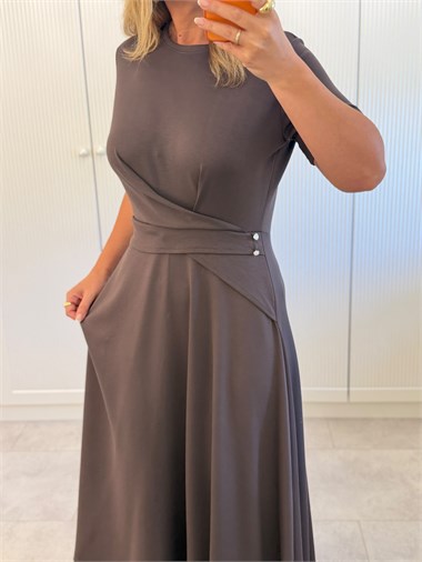 9726 Kahve Bel Detay Midi Elbise