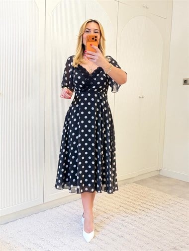 9269 Siyah Puantiye Dantel Detaylı Premium Kruvaze Elbise