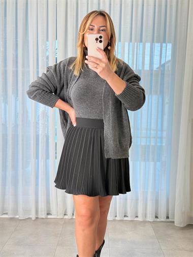 8887 Orj Marka Siyah Pileli Şortlu Etek