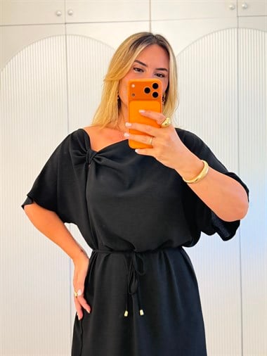 9593 Düşük Omuz Dökümlü Premium Elbise