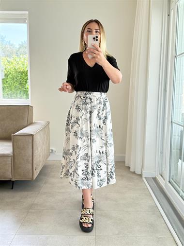 6148 Orj Marka V Yaka Siyah Tişört