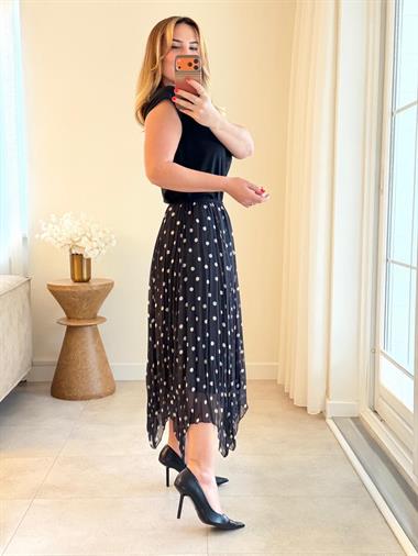 8944 Siyah Puantiye Desen Etek