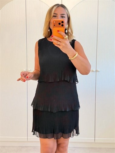 9490 Siyah Premium Kat Kat Piliseli Elbise