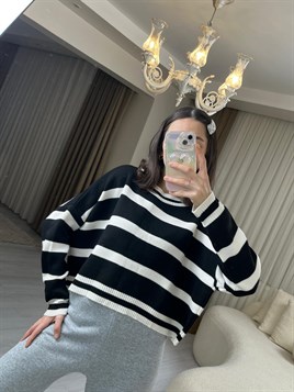 3218 Siyah Çizgili Kazak