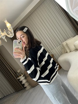 3218 Siyah Çizgili Kazak