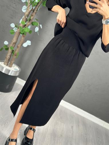 3380 Siyah Etekli Triko Takım