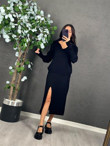 3380 Siyah Etekli Triko Takım