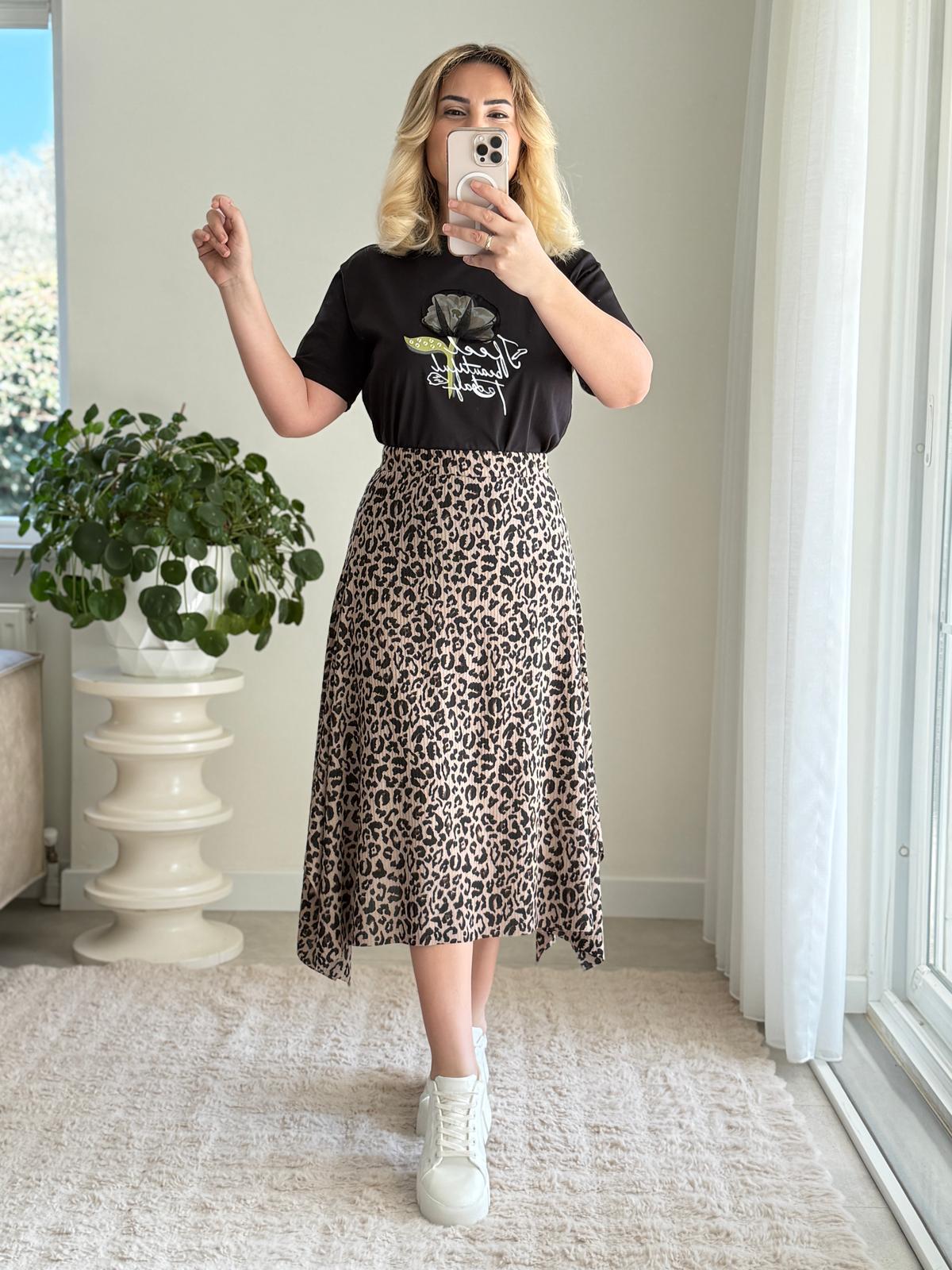 7303 Siyah Tül Çiçek Detay Tshirt