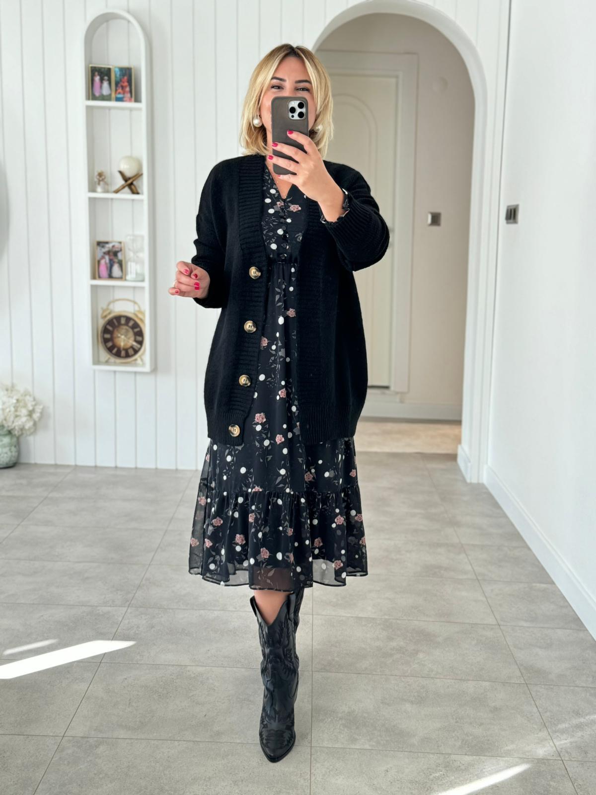 6793 Siyah Düğmeli Yumoş Hırka