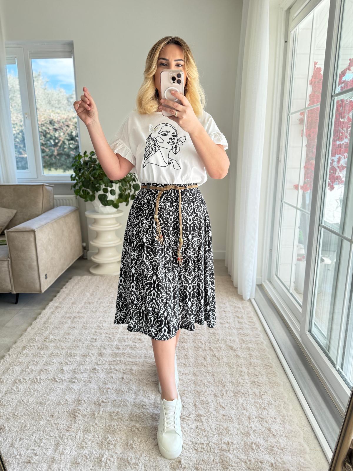 7275 Beyaz Volan Kol Nakış Tişört