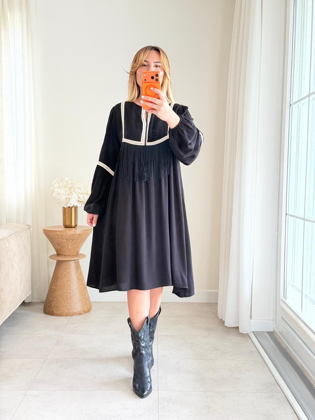 8980 Siyah Püskül Detay Elbise