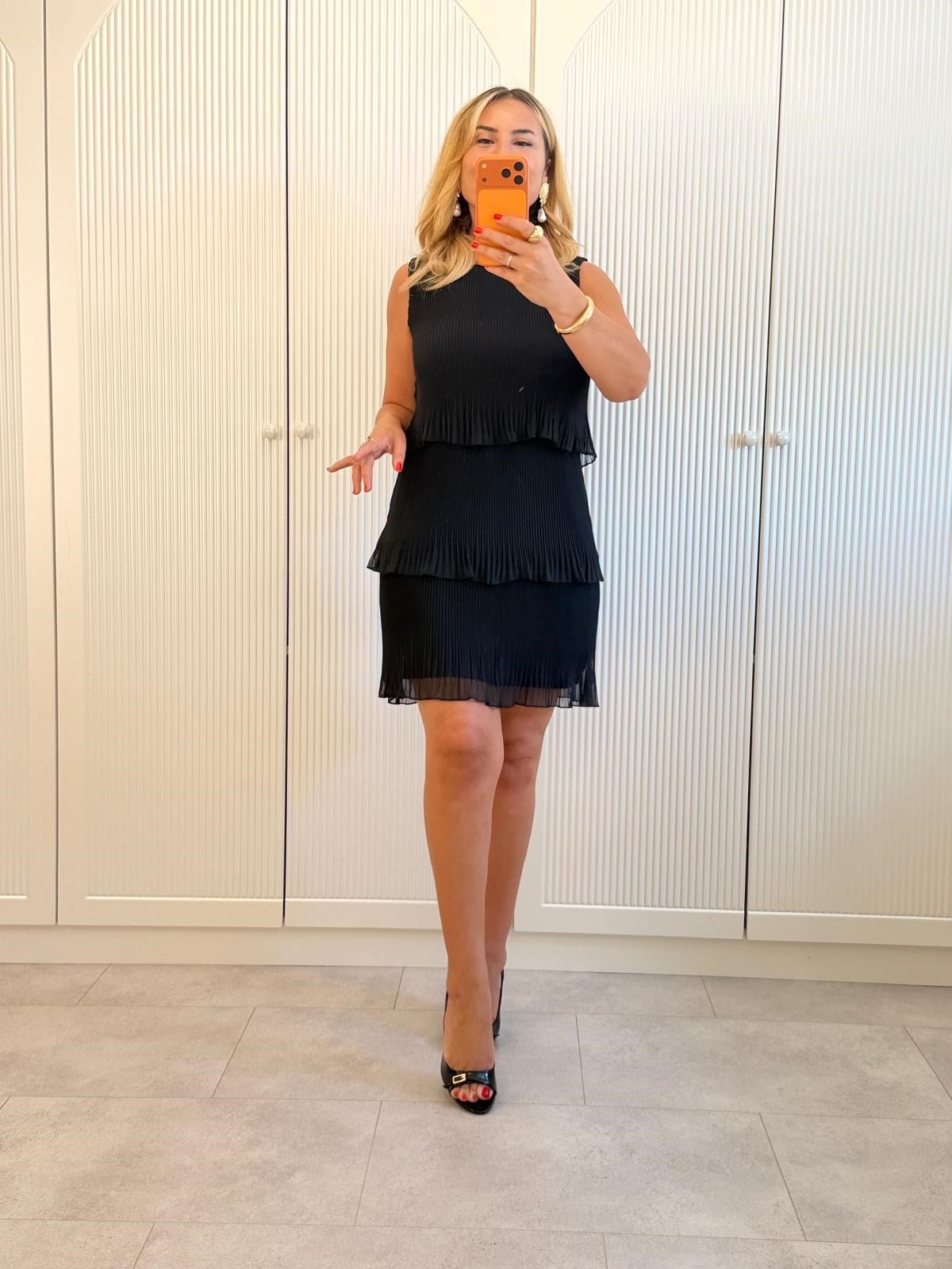 9490 Siyah Premium Kat Kat Piliseli Elbise
