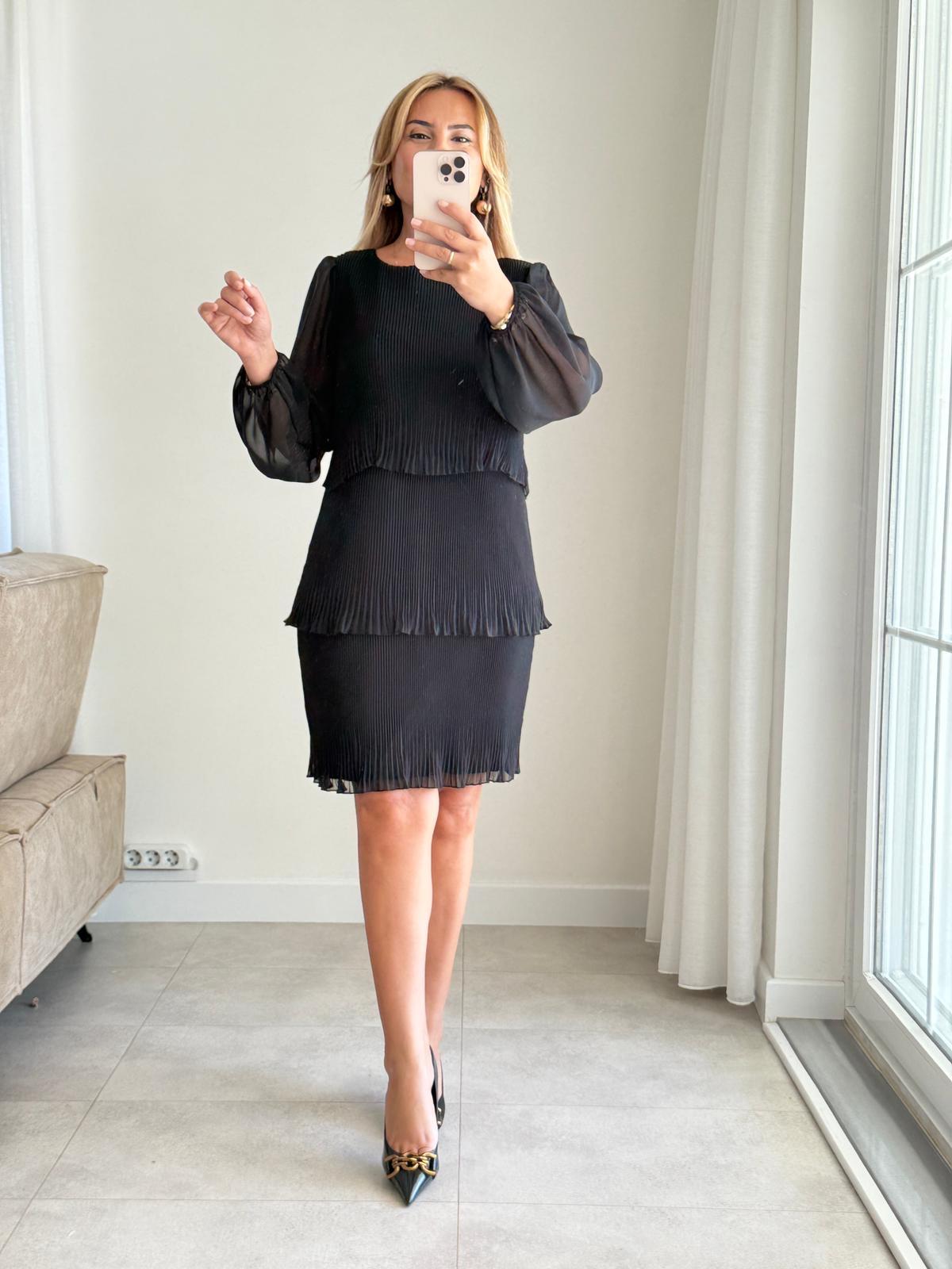 8544 Siyah Şifon Kol Kat Kat Pilise Elbise