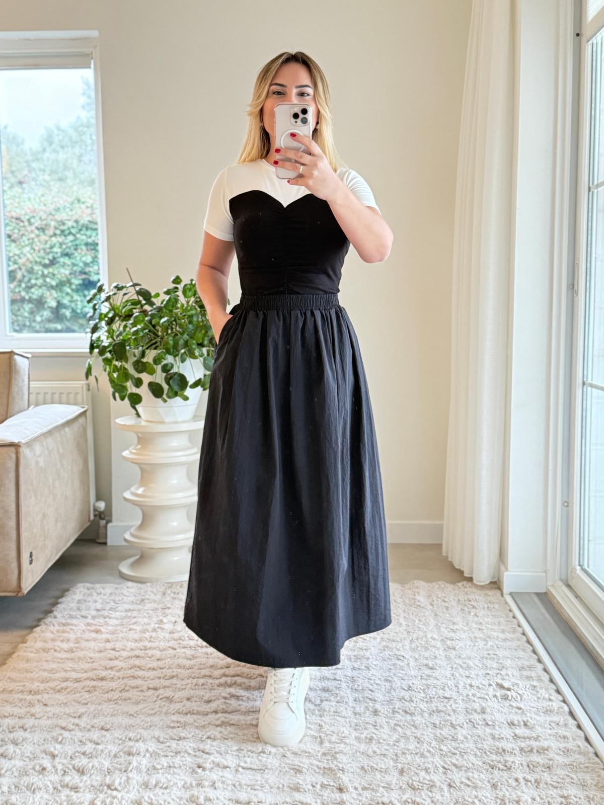 7478 Kalp Yaka Siyah Beyaz Tshirt