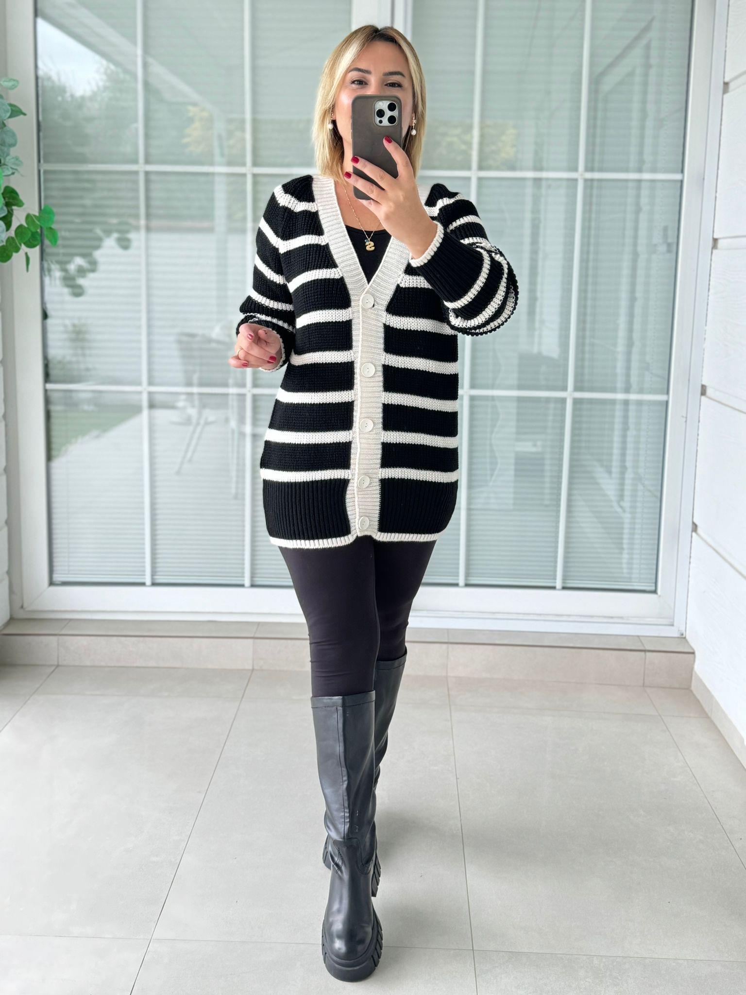 6992 V Yaka Çizgili Siyah Triko Hırka