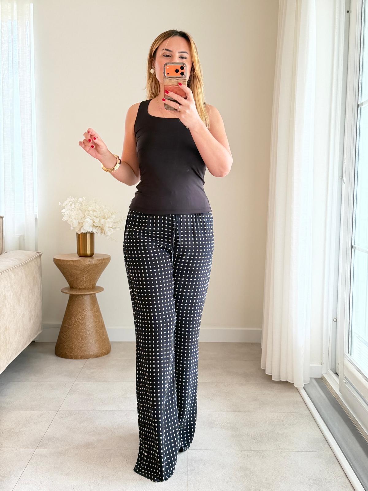 8973 Siyah Kare Yaka Atlet