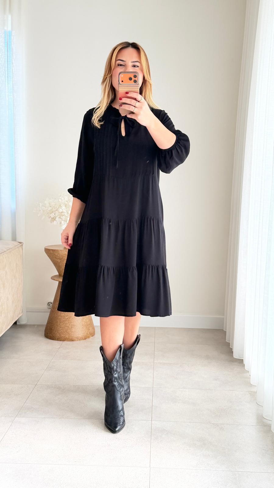 8915 Siyah Bel ve Yaka Bağlama Elbise