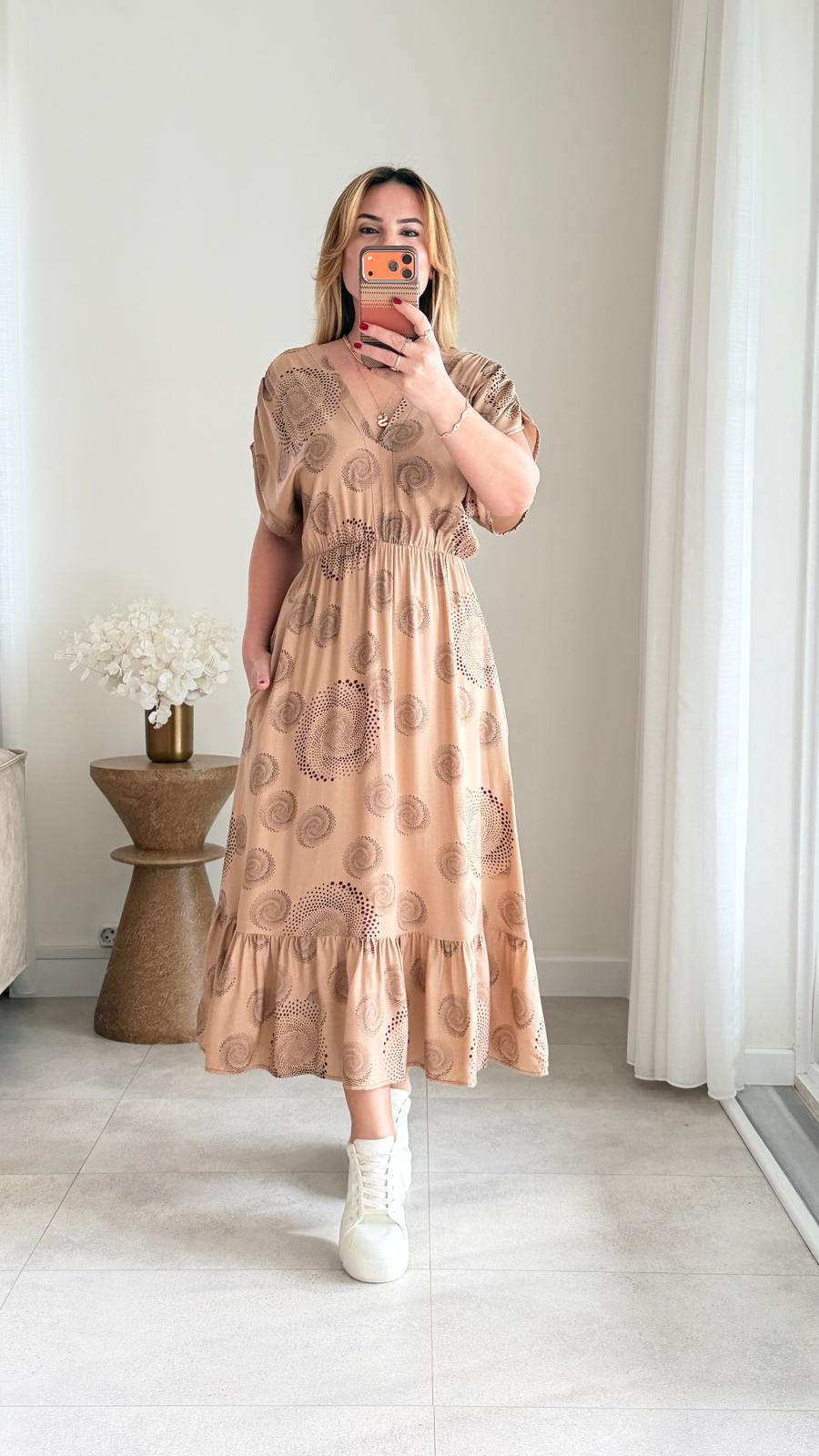 8925 Sütlü Kahve Desen v Yaka Bel Lastikli Elbise