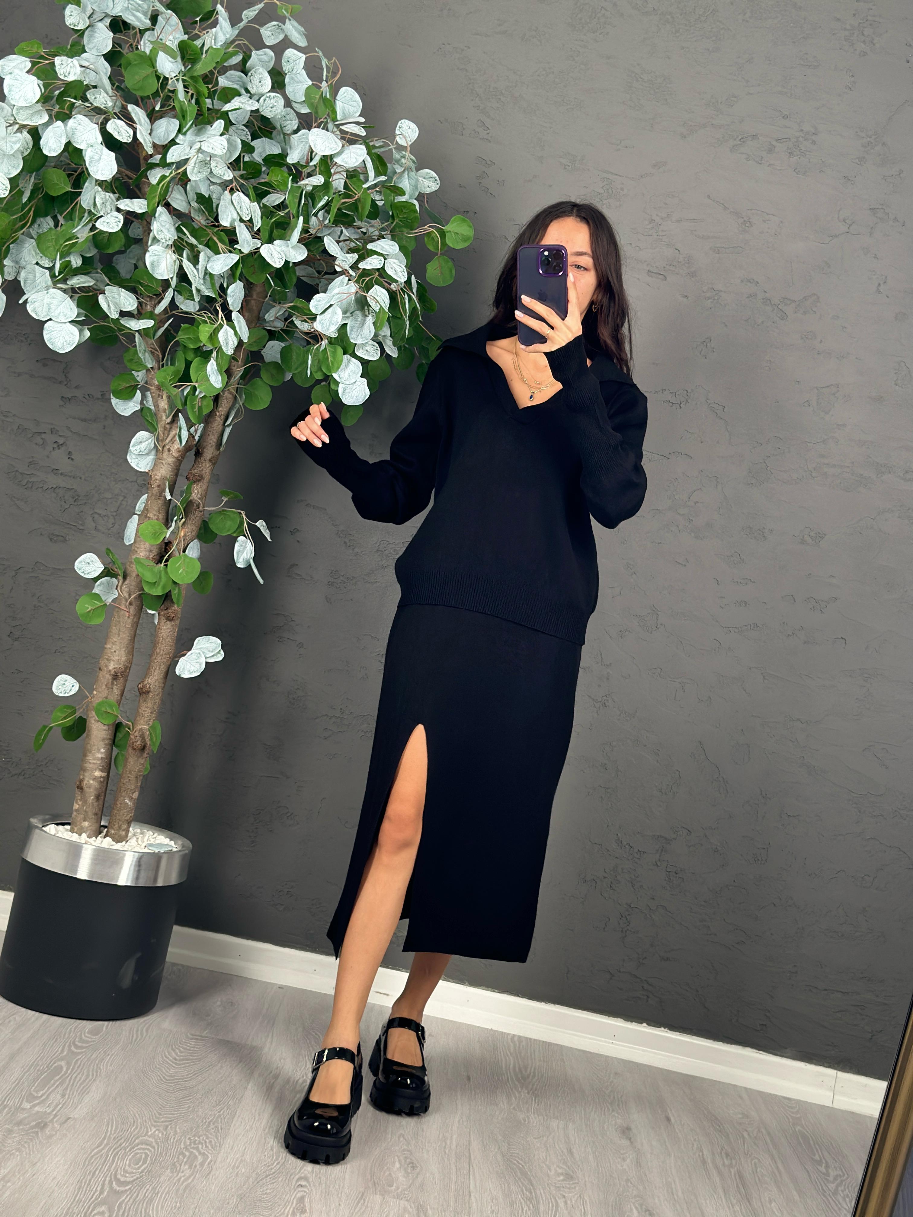 SİYAH ETEKLİ TRİKO TAKIM