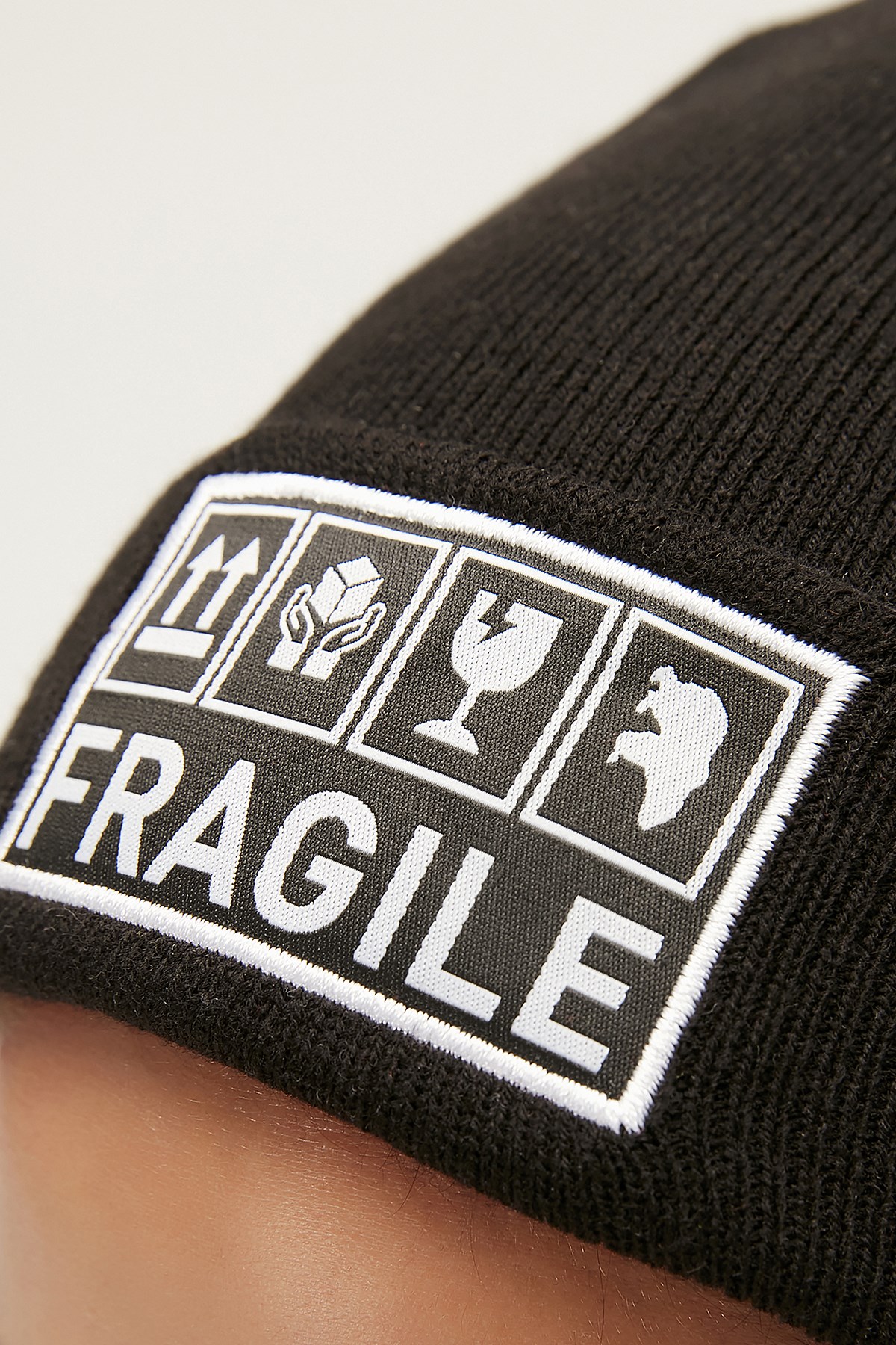 Fragile Siyah Bere