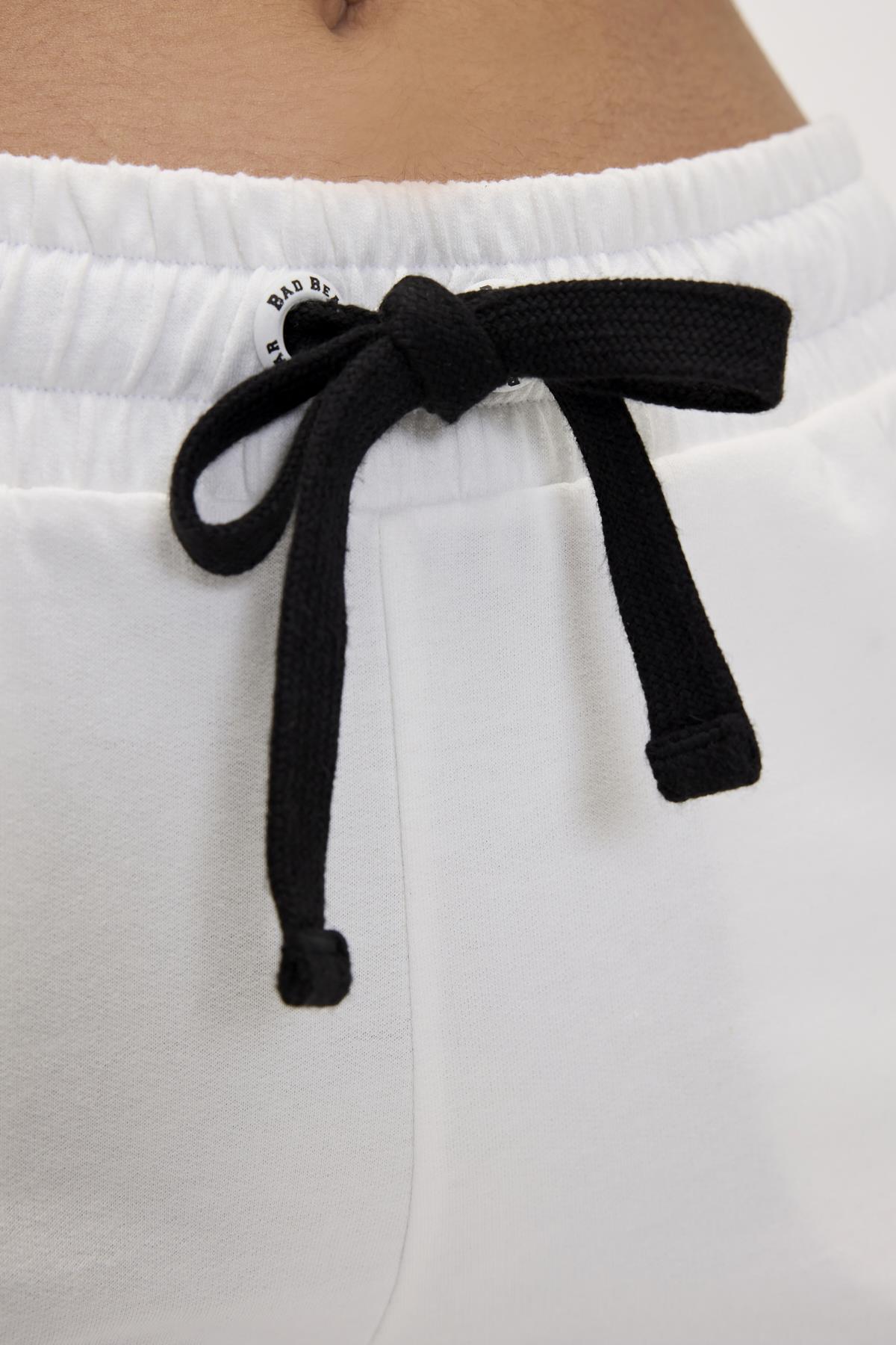 Mia Beyaz Kadın Şort