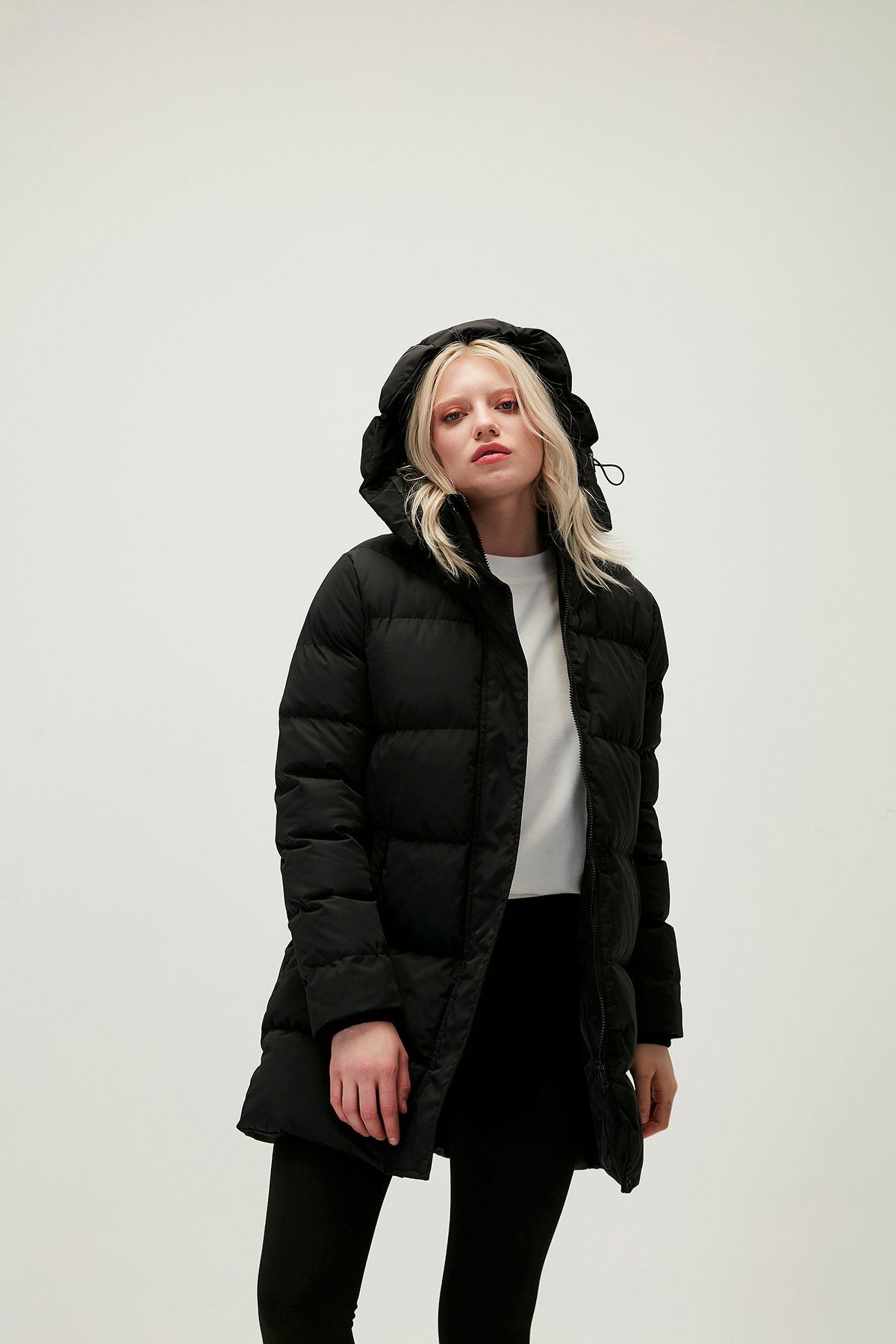 Nikita Puffer Siyah Kapüşonlu Kadın Mont