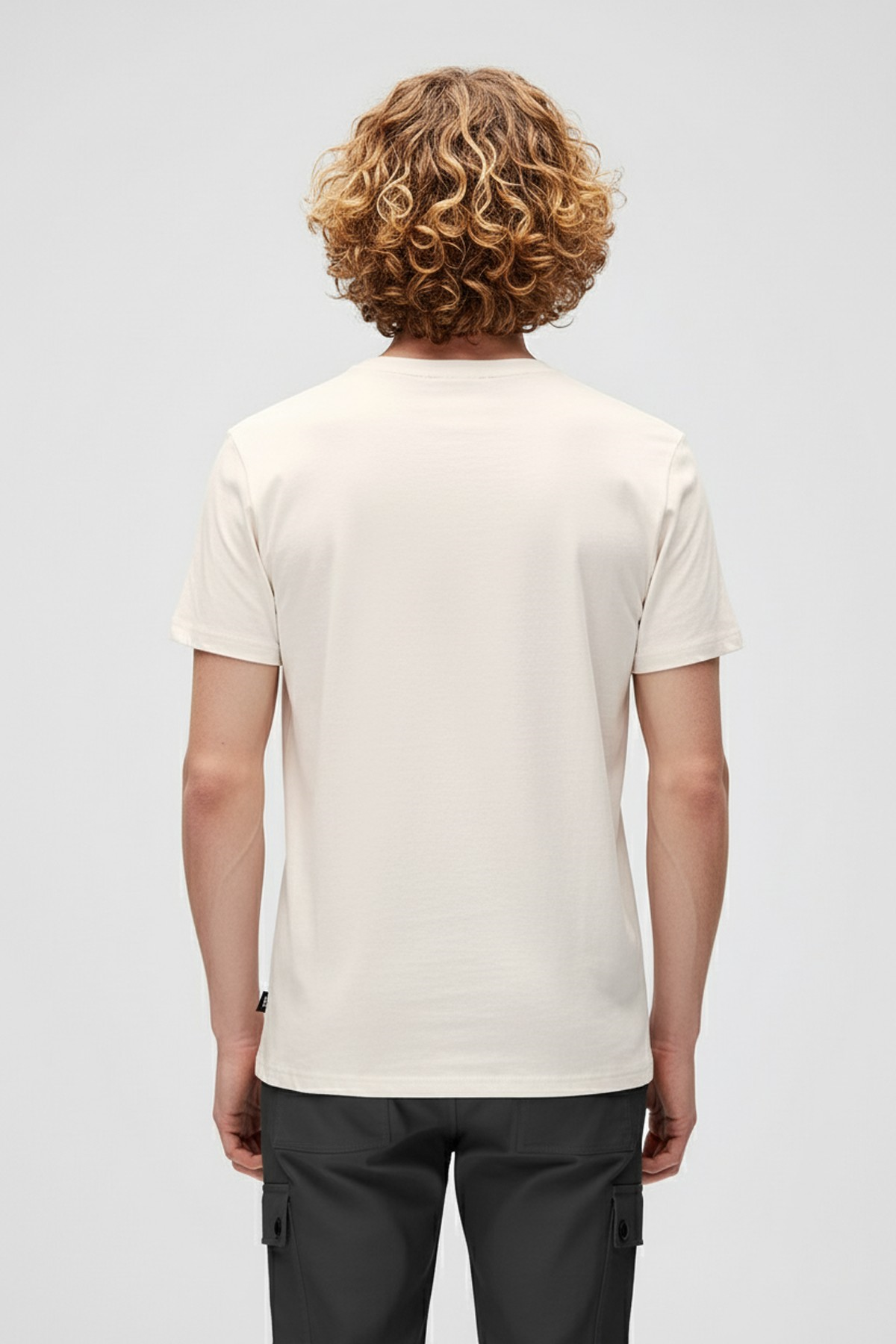 WALL BEAR T-SHIRT PRINTED T-SHIRT BEYAZ  MAN T-SHIRT WALL BEAR T-SHIRTWALL BEAR T-SHIRT