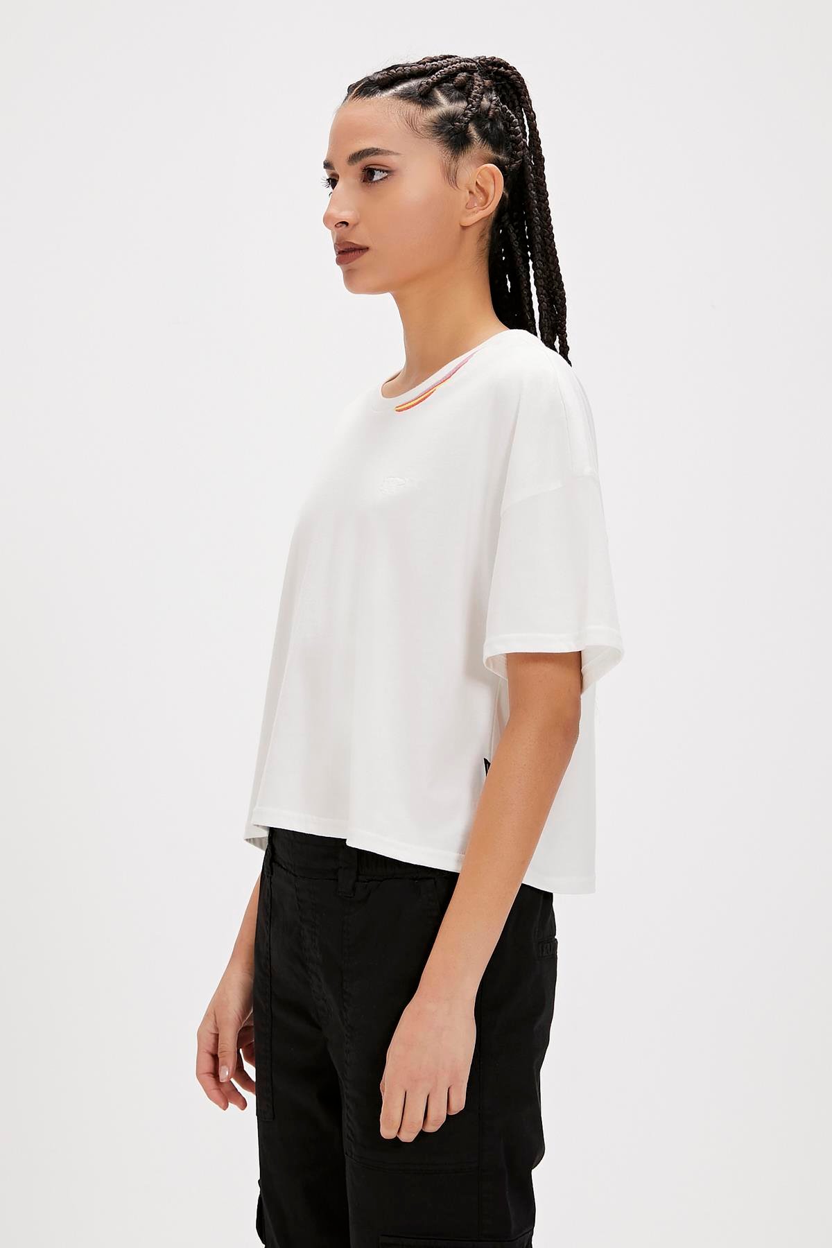 Amanda Beyaz Basic Kadın Tişört