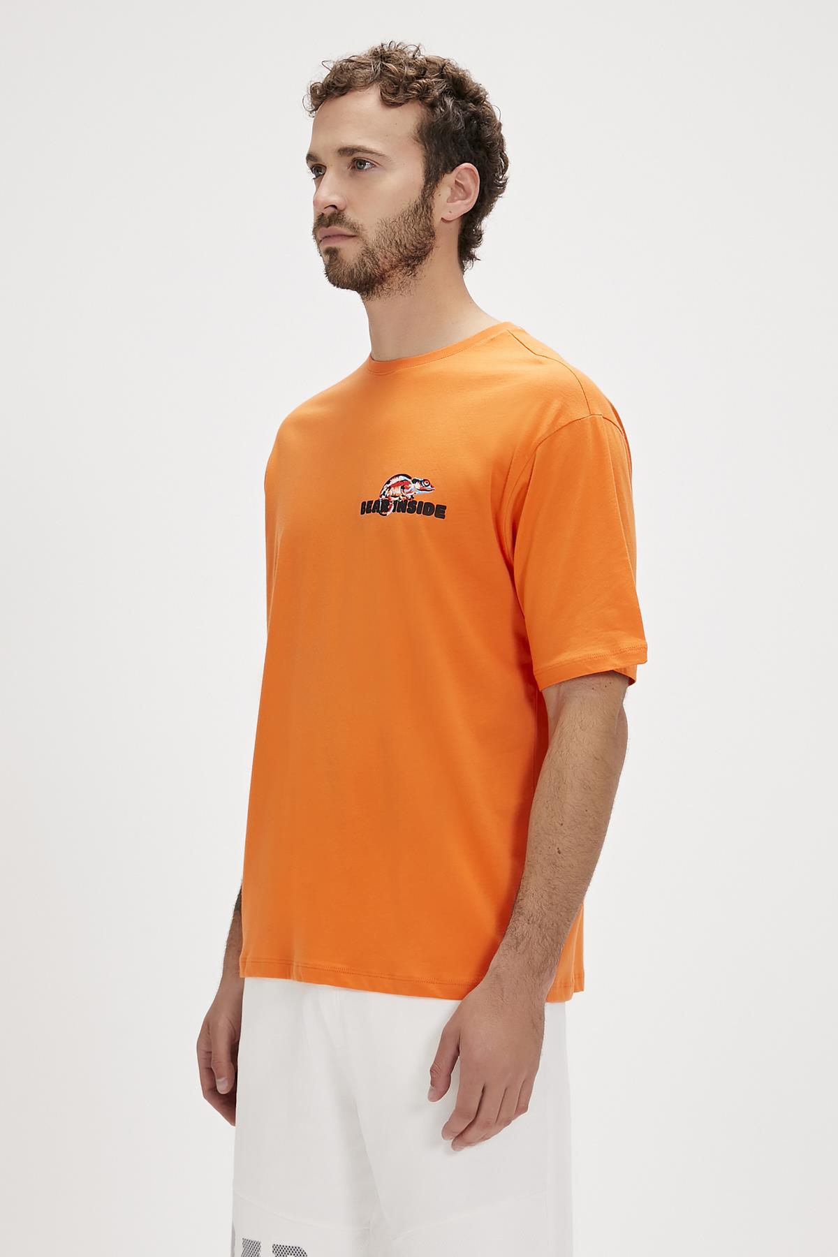 Chamelon Turuncu Baskılı Erkek Oversize Tişört