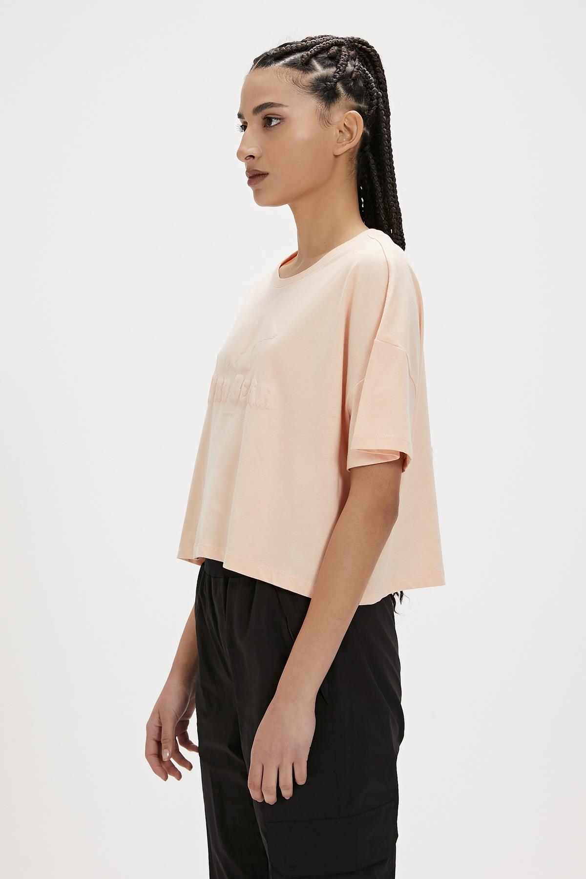 Holly Pembe Baskılı Kadın Tişört