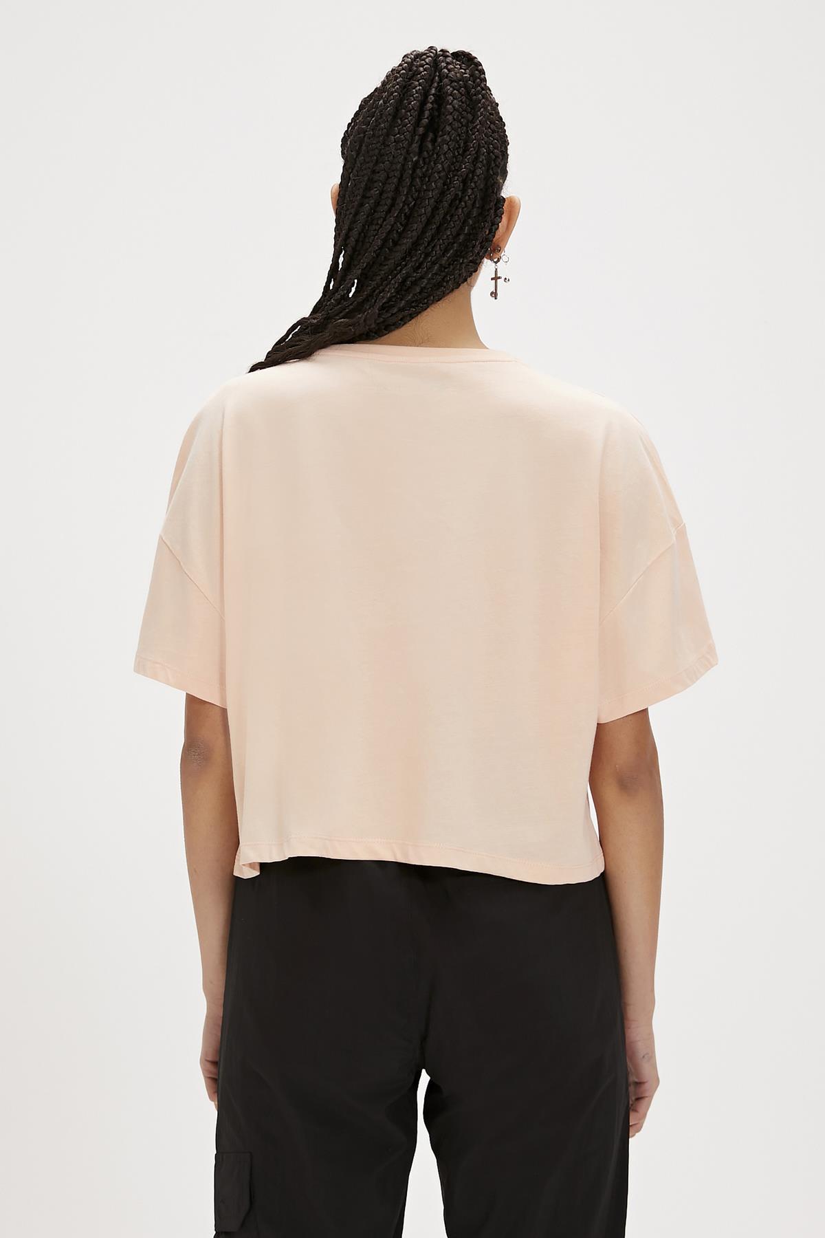 Holly Pembe Baskılı Kadın Tişört