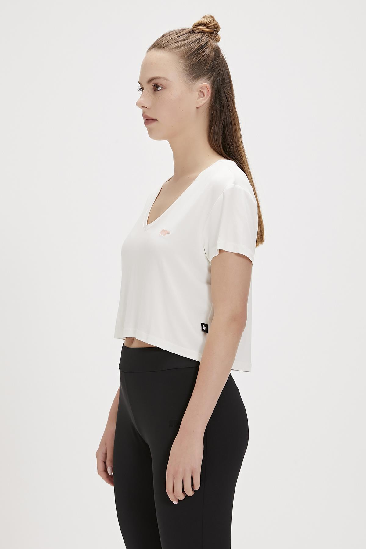 Menas Beyaz V Yaka Kadın Tişört