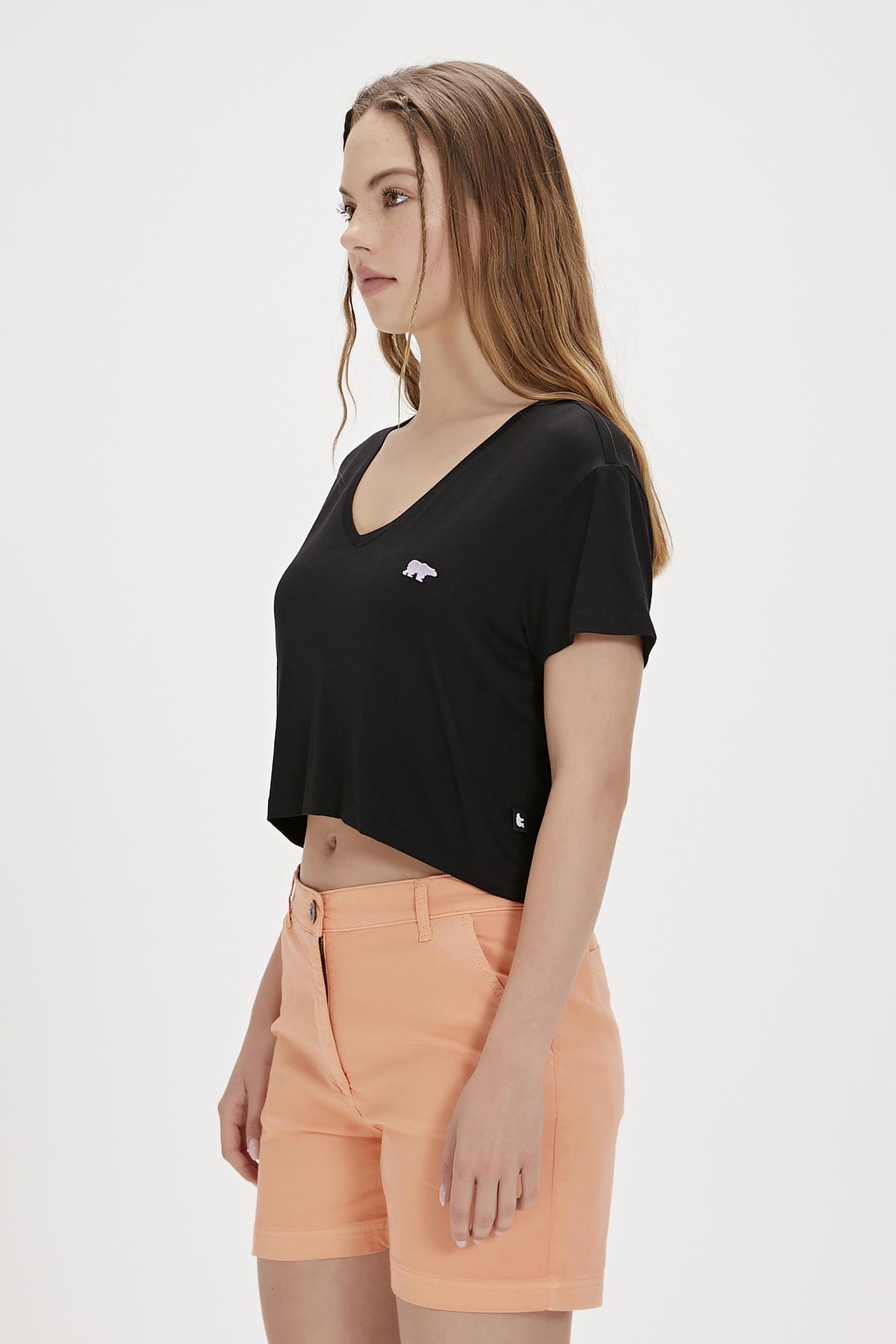 Menas Siyah V Yaka Kadın Tişört