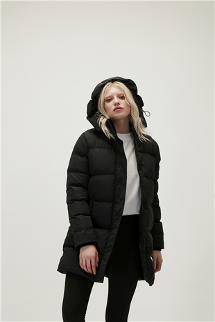 Nikita Puffer Siyah Kapüşonlu Kadın Mont