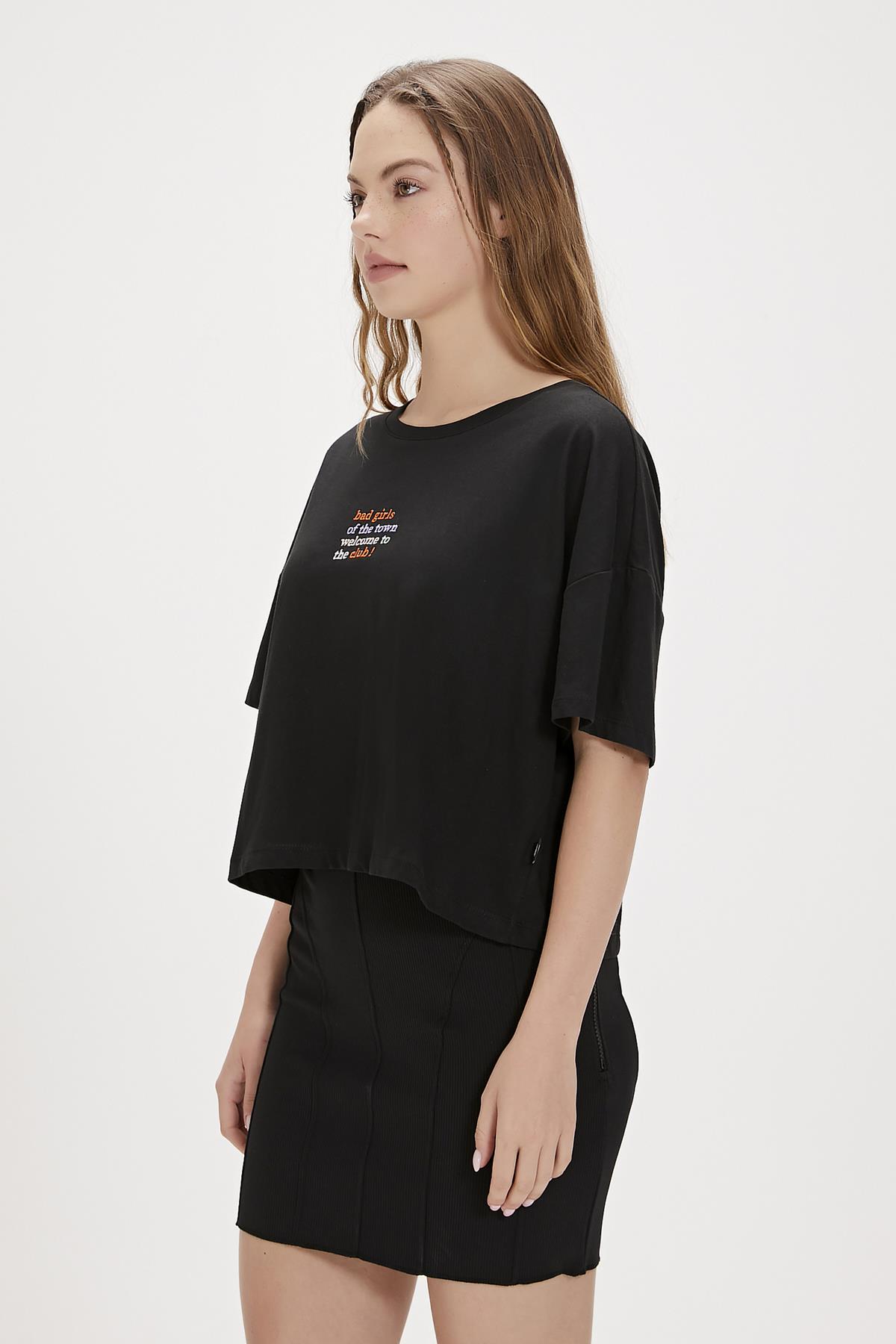 Town Siyah Baskılı Kadın Tişört