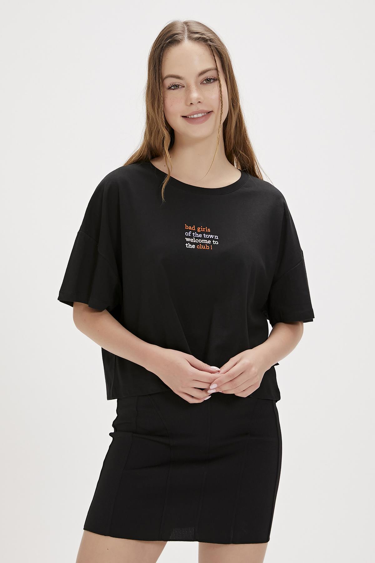 Town Siyah Baskılı Kadın Tişört