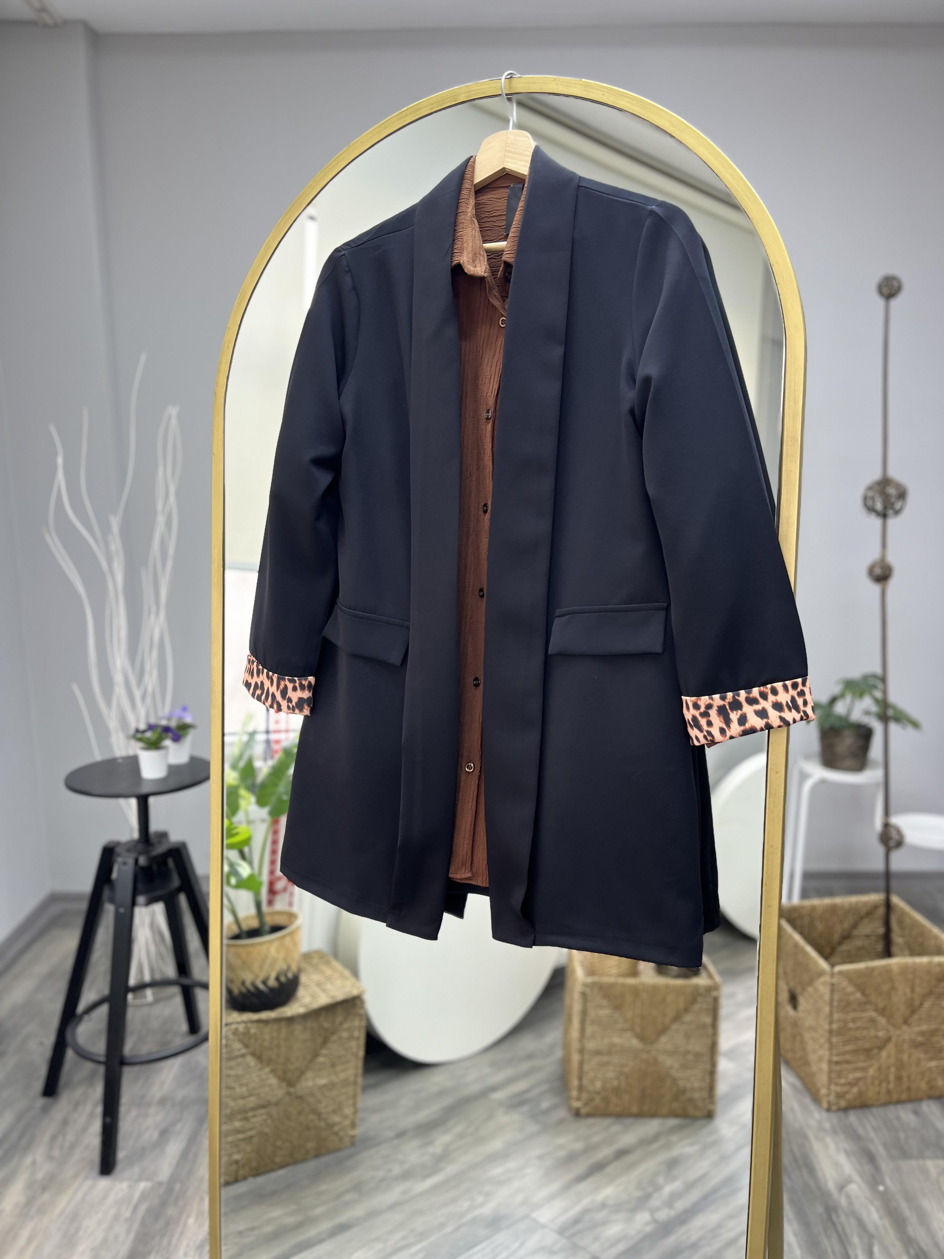 aa kolu leopar desen ceket siyah