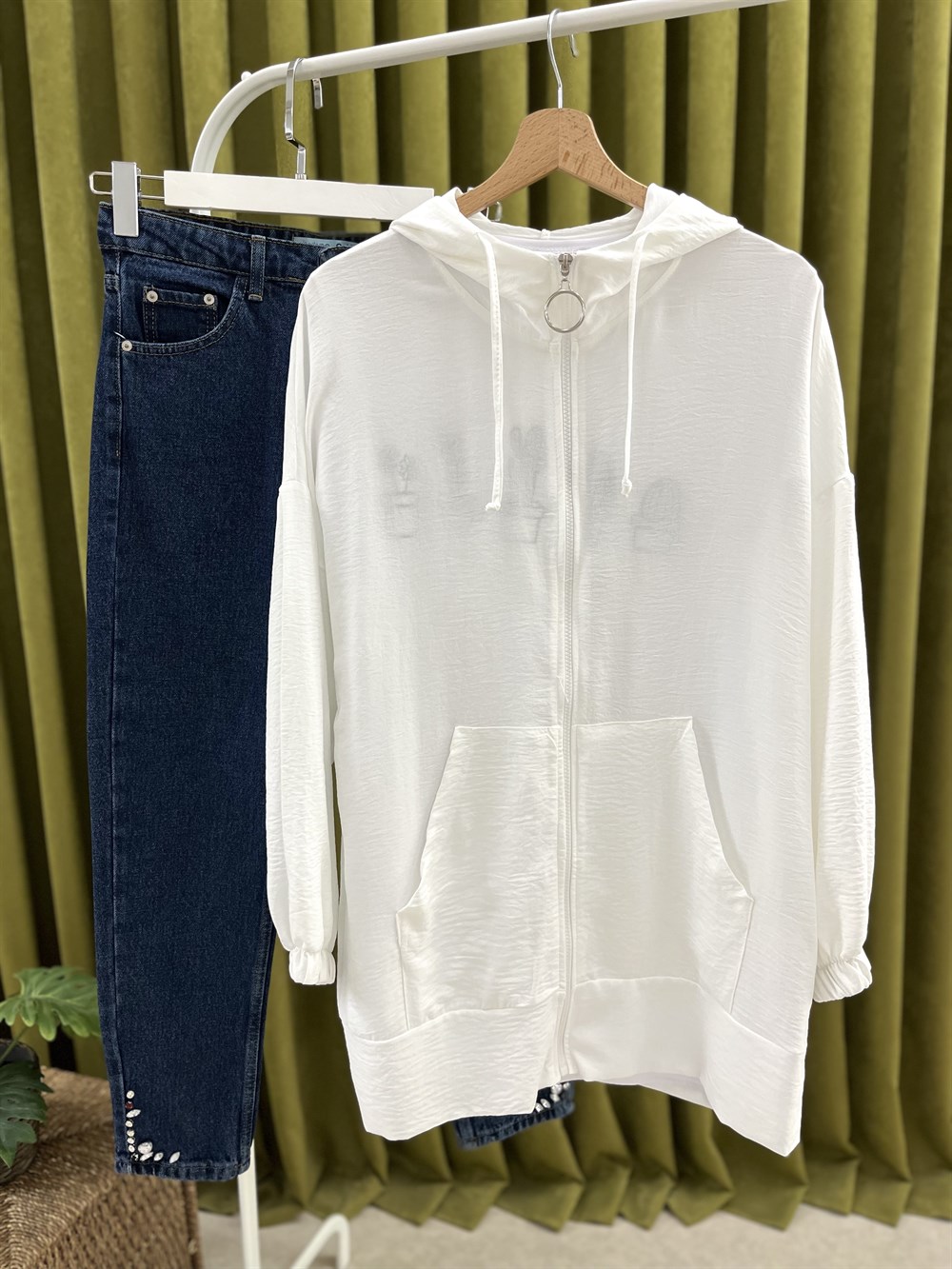 ar fermuarlı kapşonlu sweat beyaz