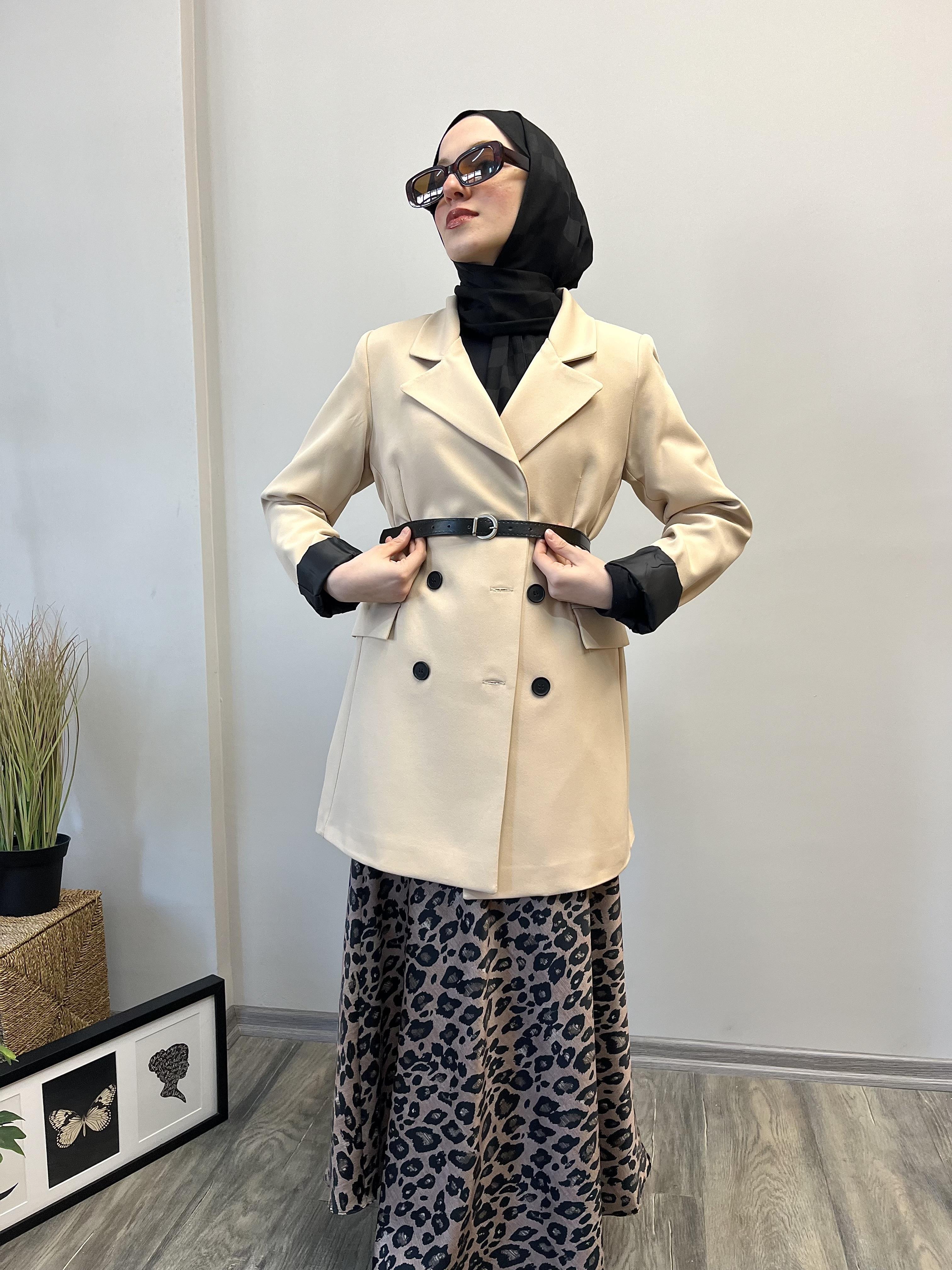 az dört düğme kemerli ceket bej