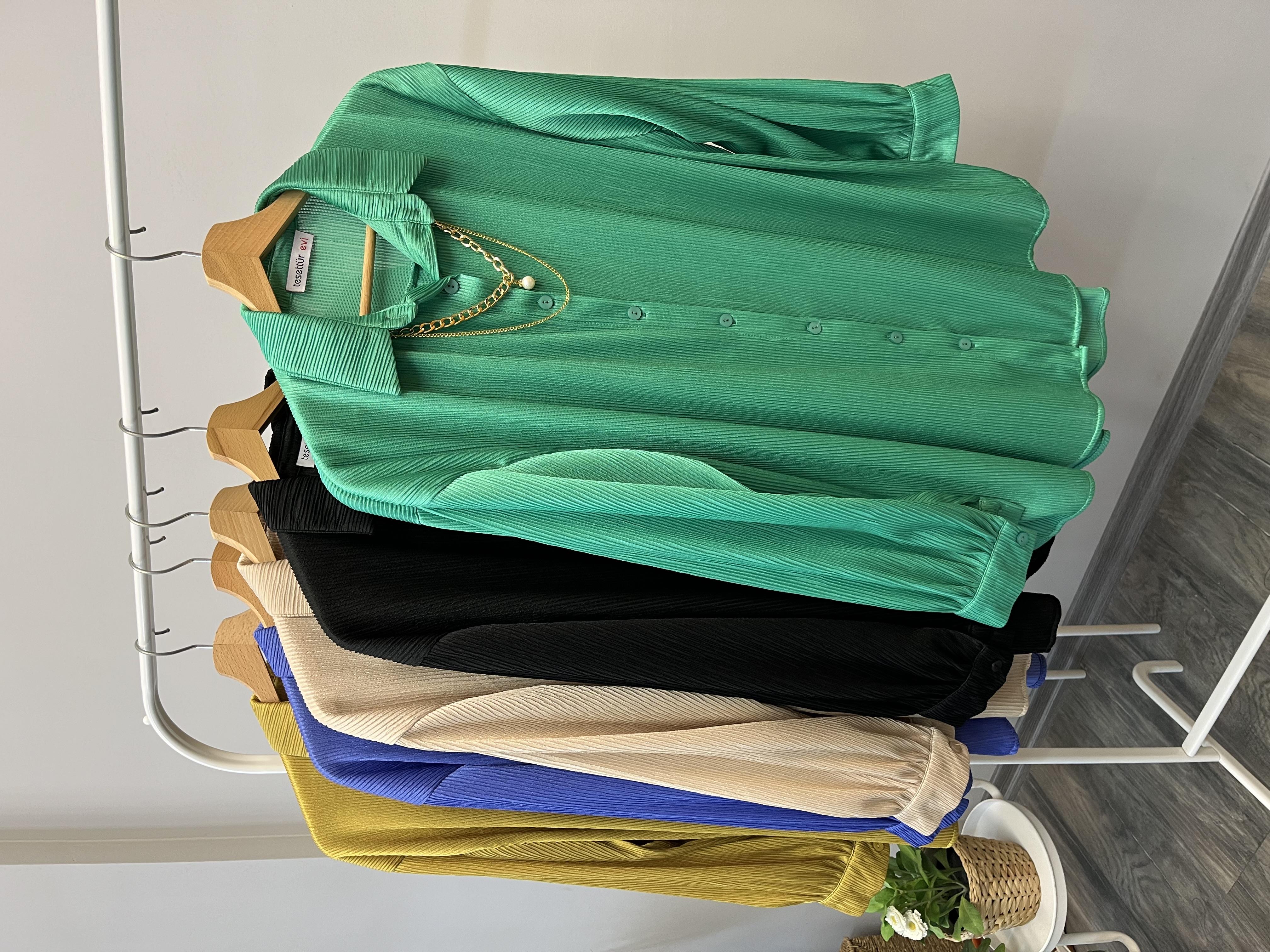 bt kolyeli gömlek yeşil