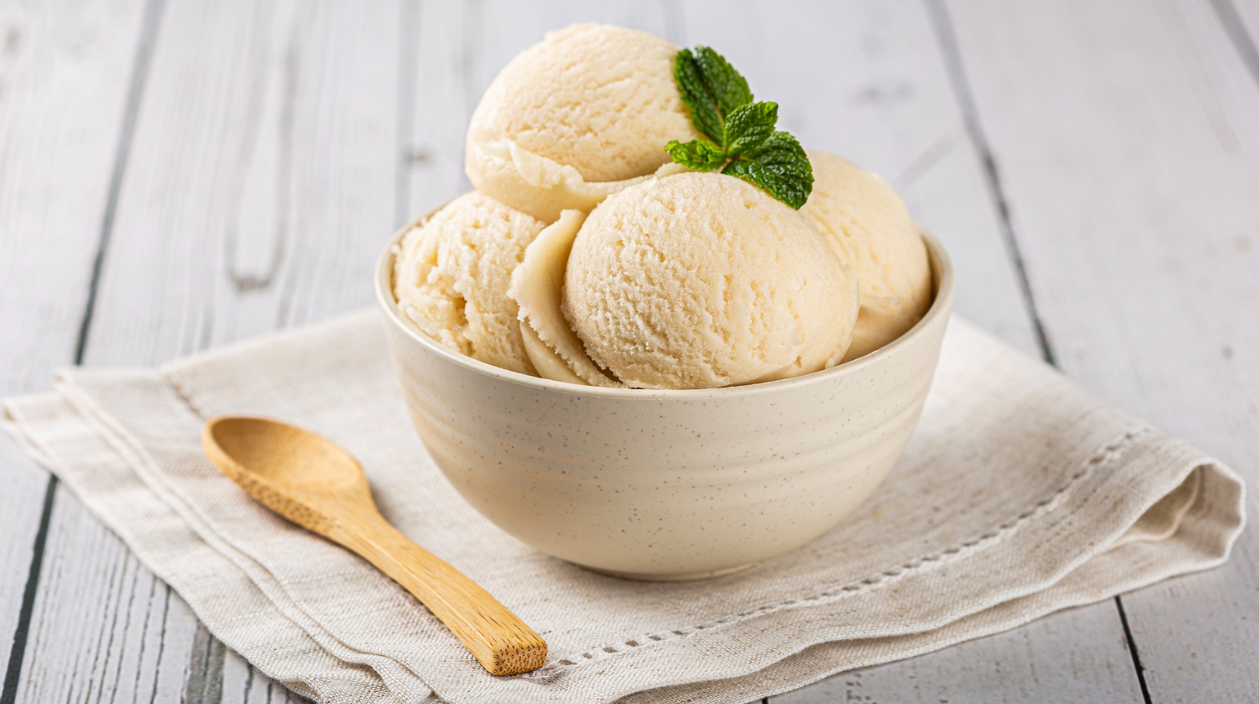 Sadeliğin Ferahlatıcı Etkisi: Vanilyalı Dondurma Tarifi