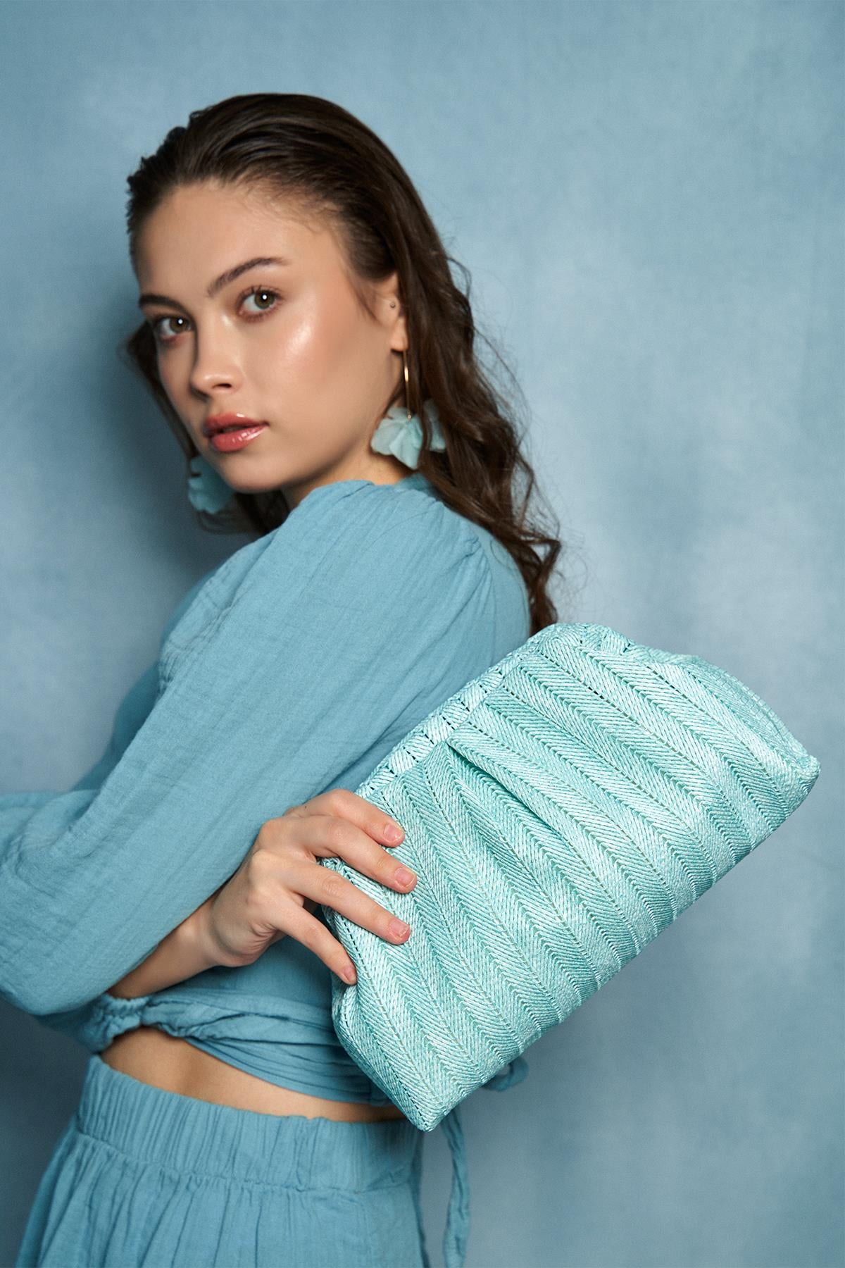 Bebe Mavi Hasır Portföy Clutch Çanta