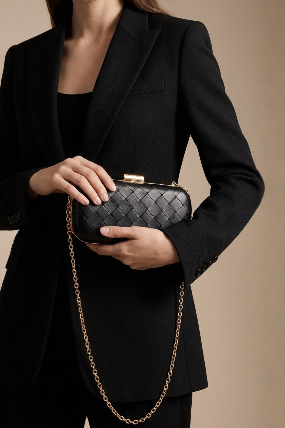 Siyah Gold Örgü Derili Zincirli Metal Kapaklı Clutch Çanta