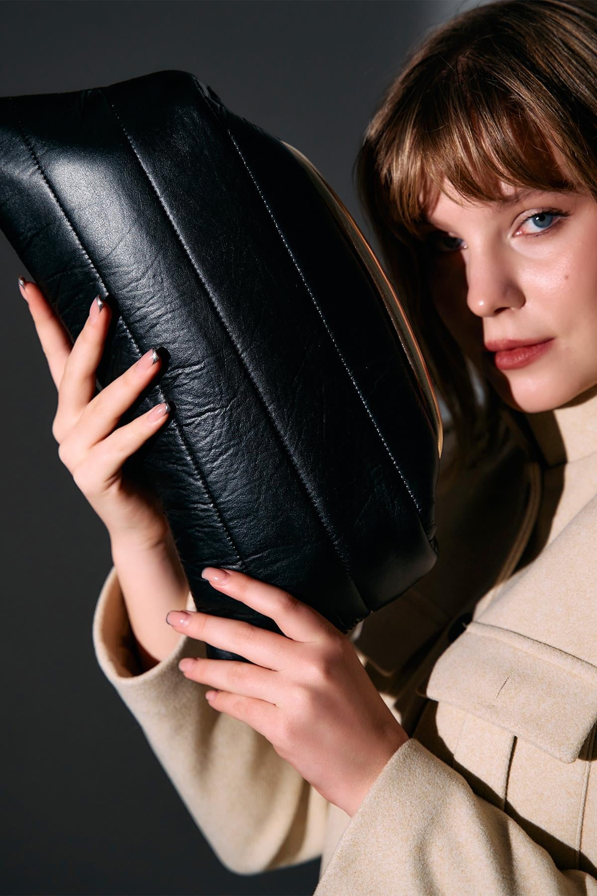 Siyah Kadın Şişme Puf Clutch Çanta