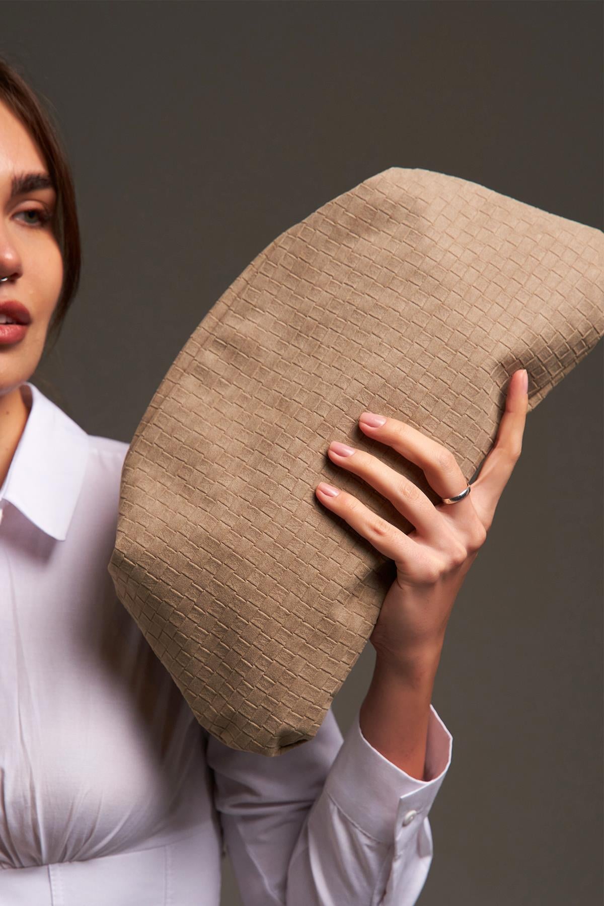 Vizon Nubuk Deri Örgü Detaylı Portföy Clutch Çanta