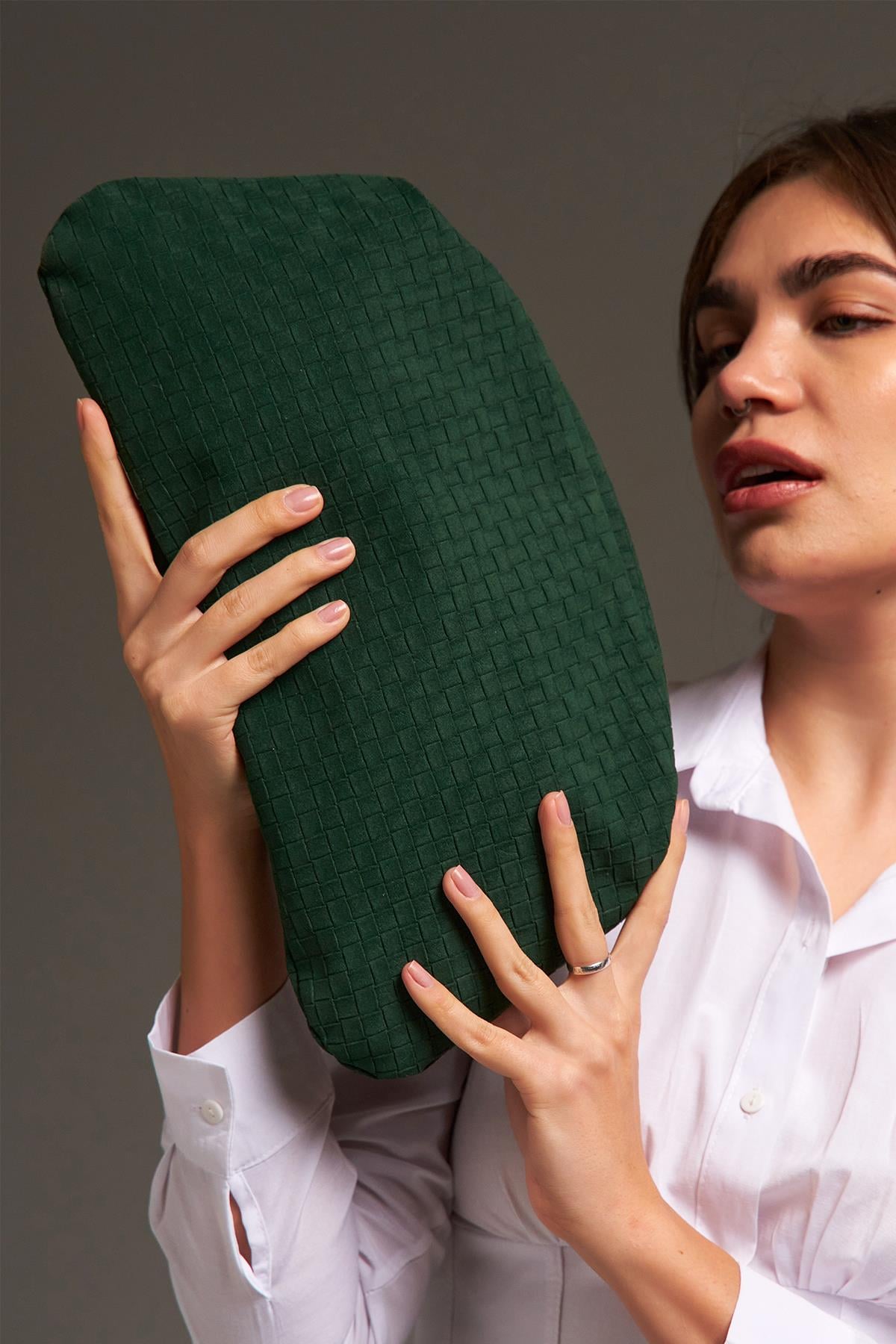 Yeşil Nubuk Deri Örgü Detaylı Portföy Clutch Çanta