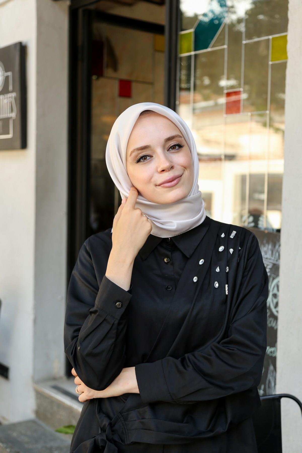 DÜZ KRİSTAL EŞARP-AÇIK TAŞ RENGİ