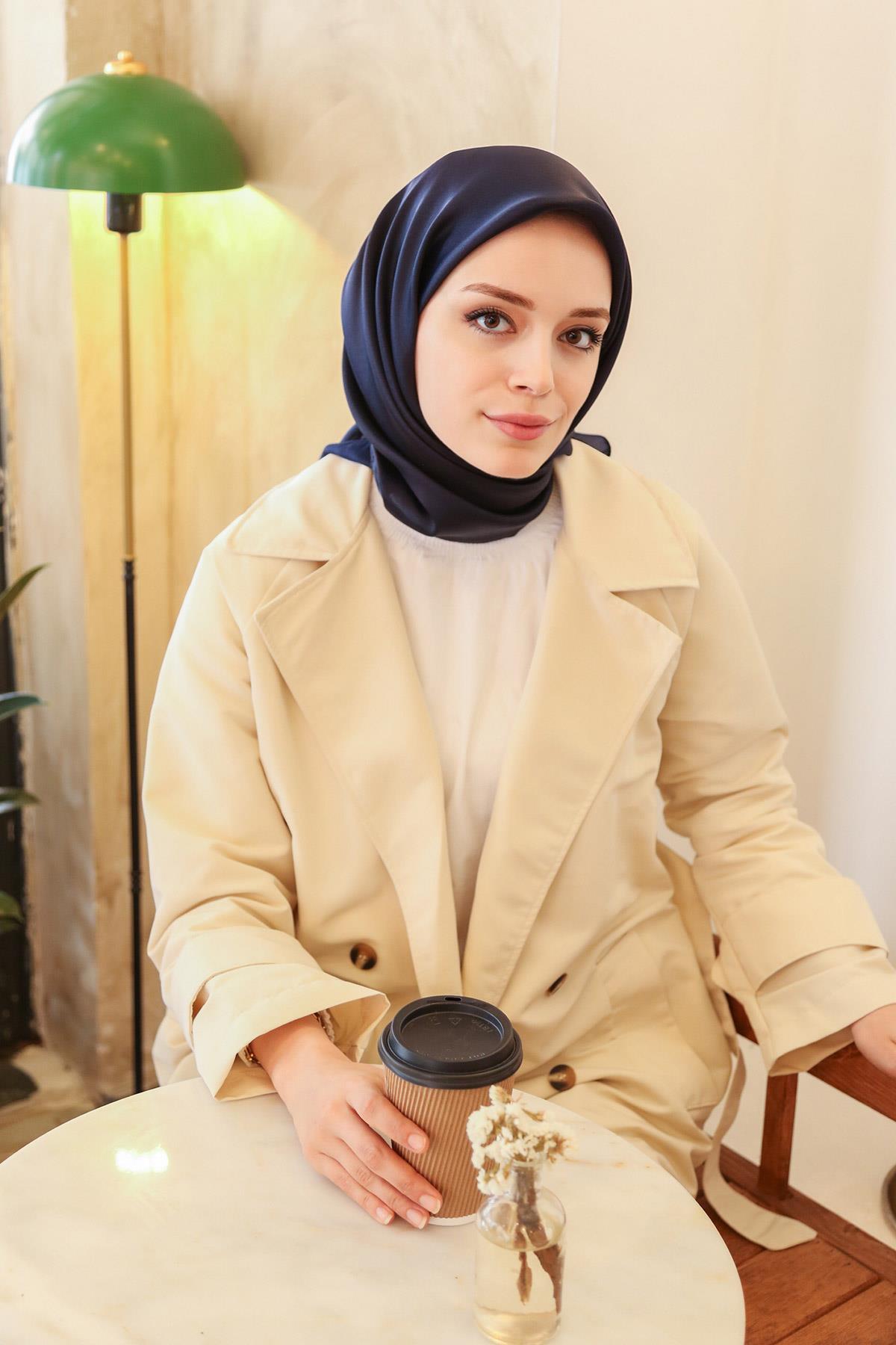 DÜZ KRİSTAL EŞARP-LACİVERT