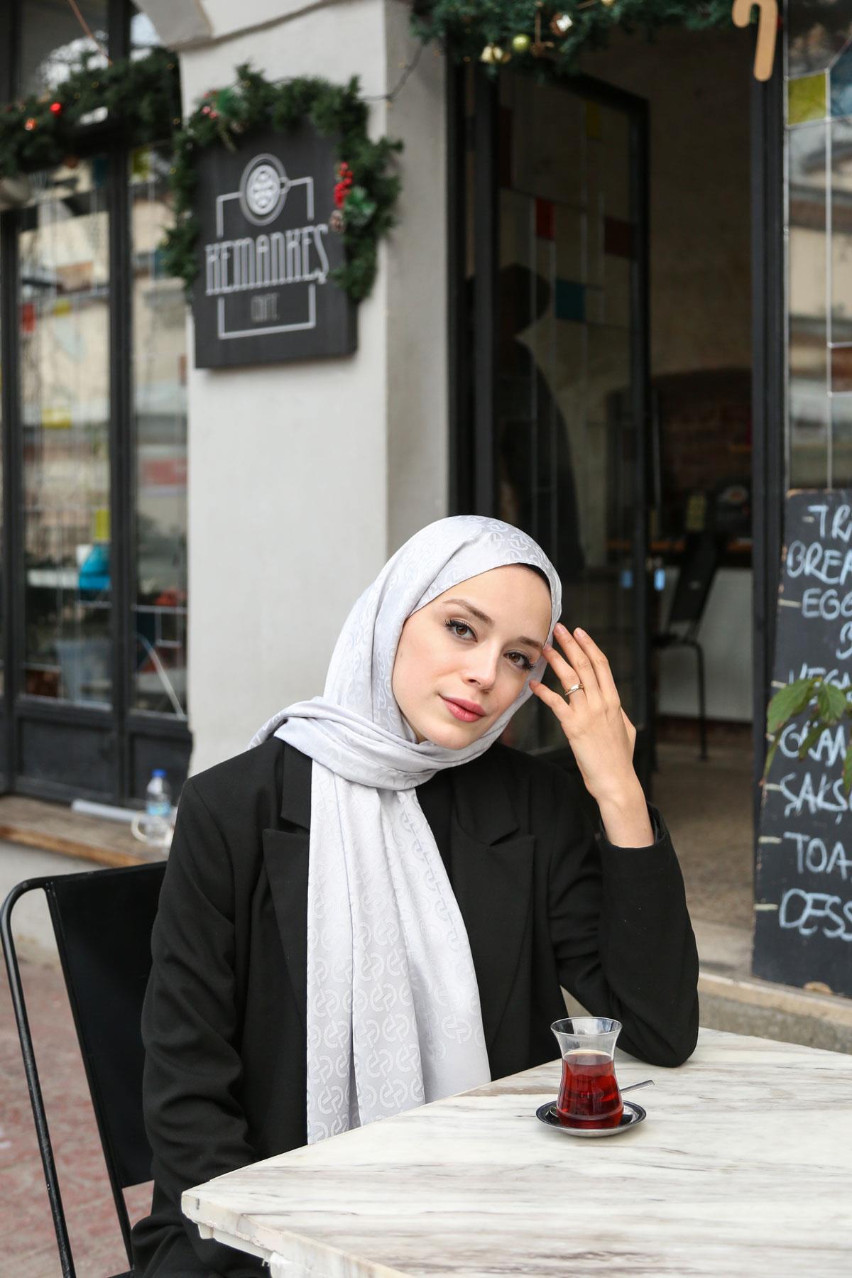 JAKARLI ŞAL-GÜMÜŞ
