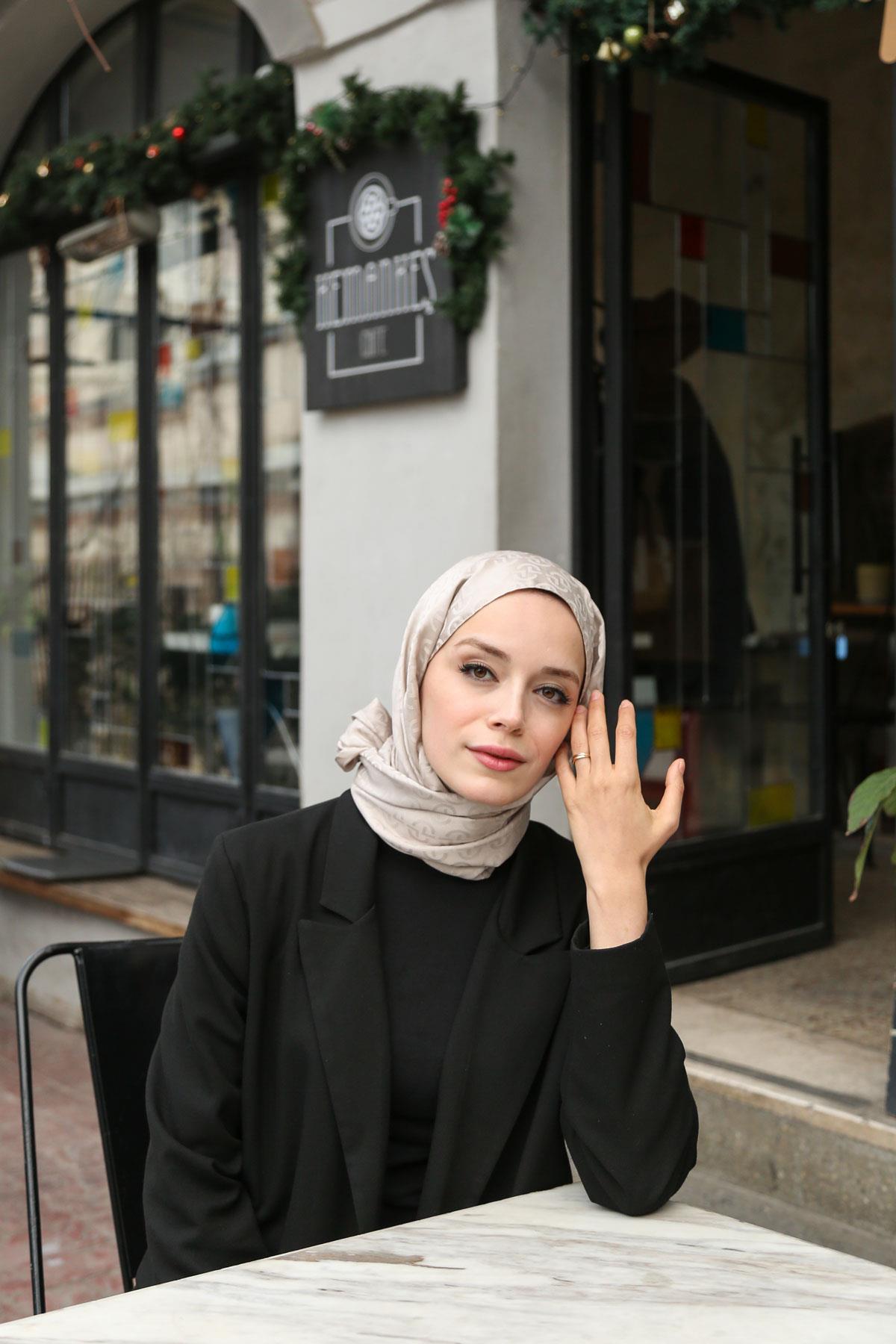JAKARLI ŞAL-TAŞ